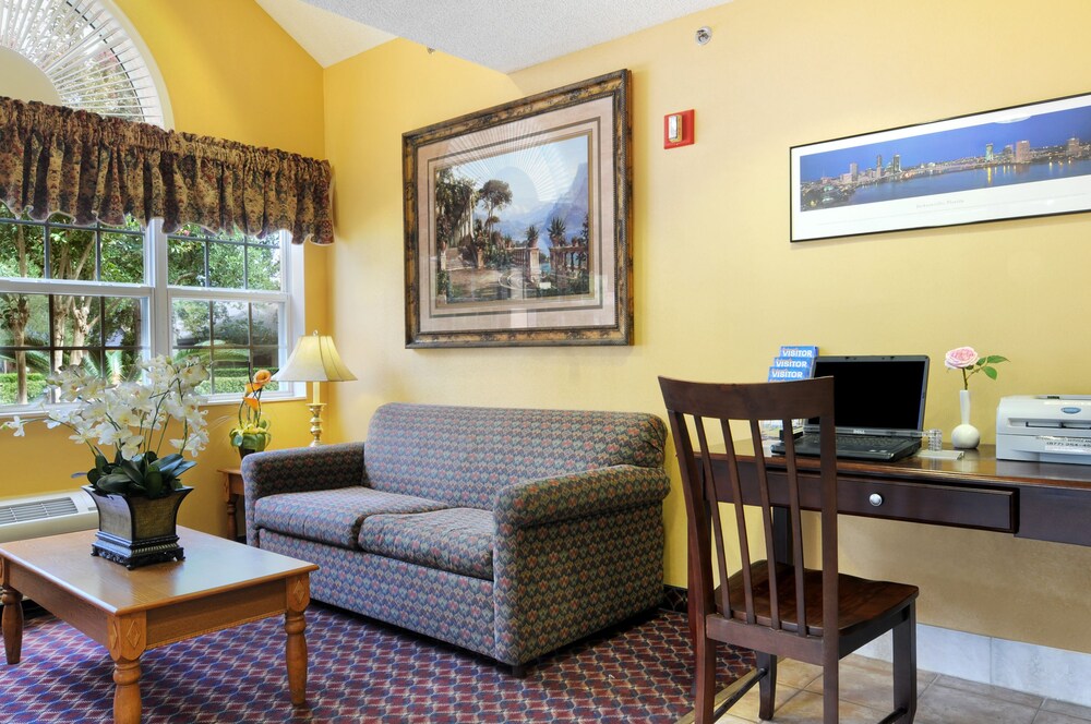 Hometown Inn & Suites Jacksonville - Butler Blvd./Southpoint