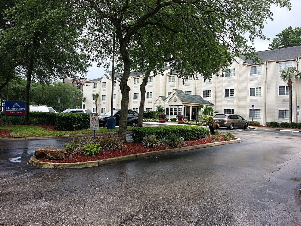 Hometown Inn & Suites Jacksonville - Butler Blvd./Southpoint