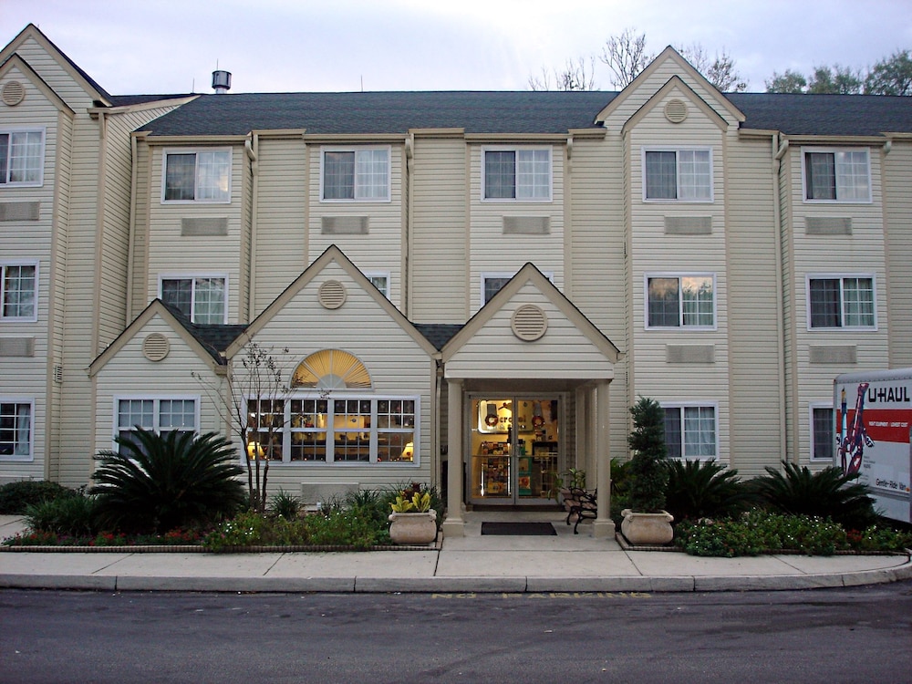 Hometown Inn & Suites Jacksonville - Butler Blvd./Southpoint