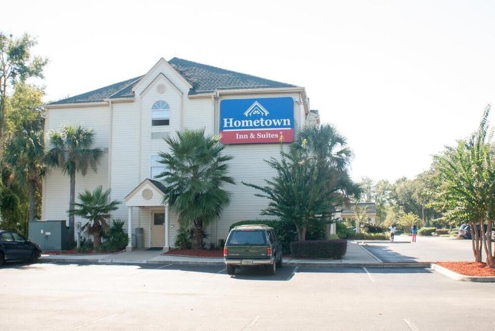 Hometown Inn & Suites Jacksonville - Butler Blvd./Southpoint