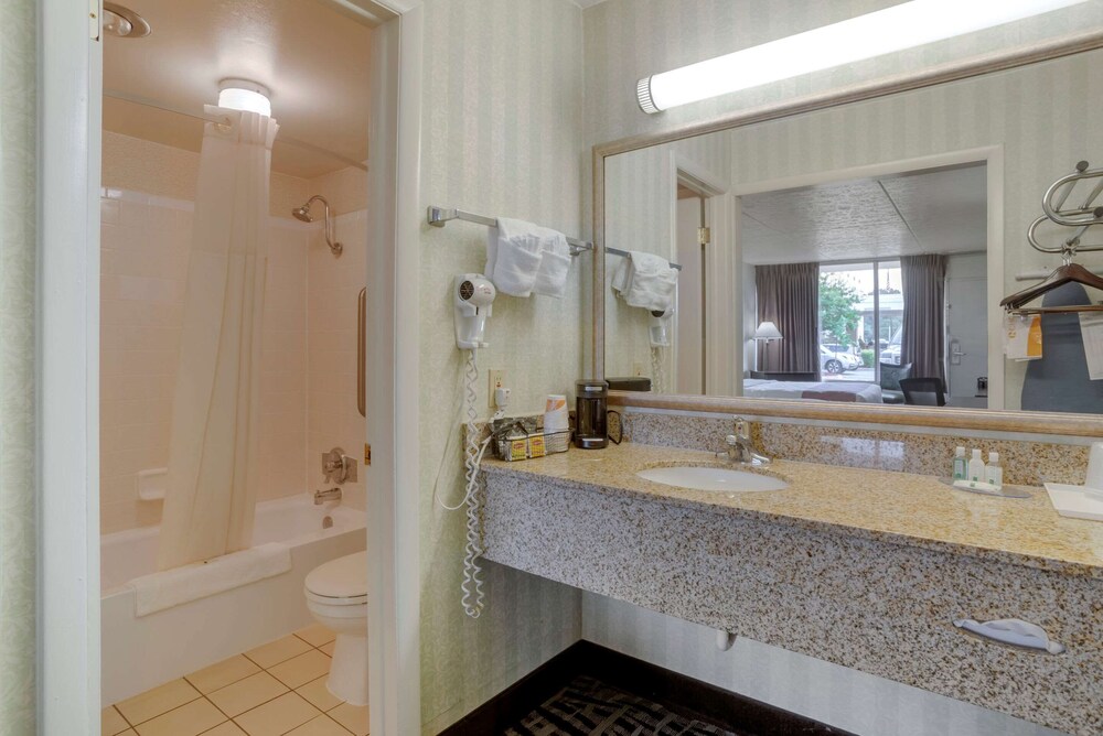 Quality Inn Fredericksburg near Historic Downtown