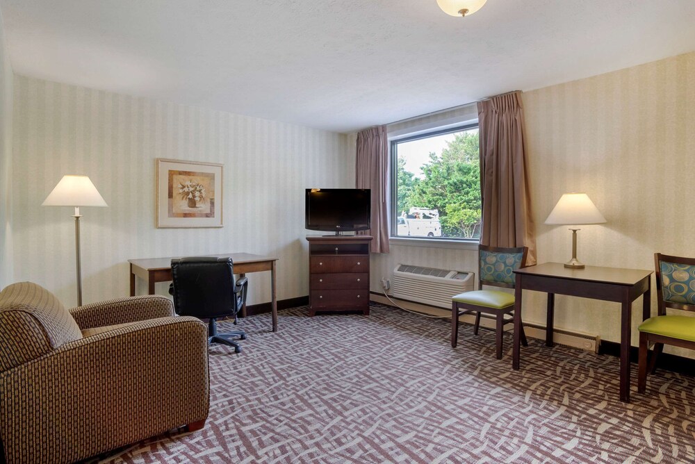 Quality Inn Fredericksburg near Historic Downtown