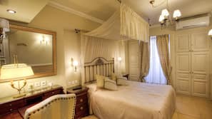 Premium bedding, in-room safe, individually decorated
