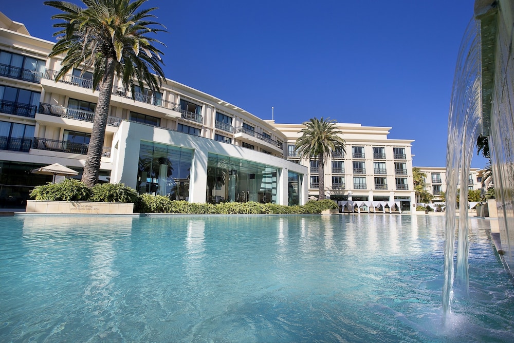 Outdoor pool, Palazzo Versace