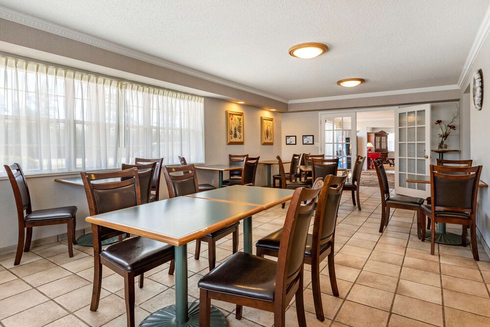 Breakfast area, Quality Inn & Suites