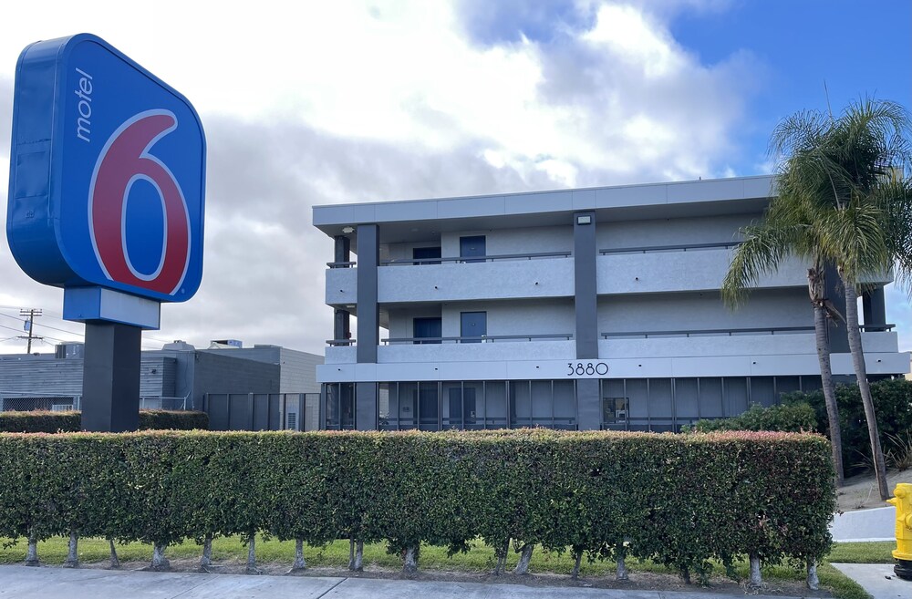 Front of property, Motel 6 San Diego, CA – near Sea World