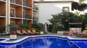 Outdoor pool, sun loungers