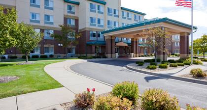 Holiday Inn Express & Suites Vadnais Heights, an IHG Hotel