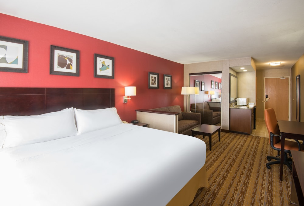 Holiday Inn Express & Suites Wauseon, an IHG Hotel