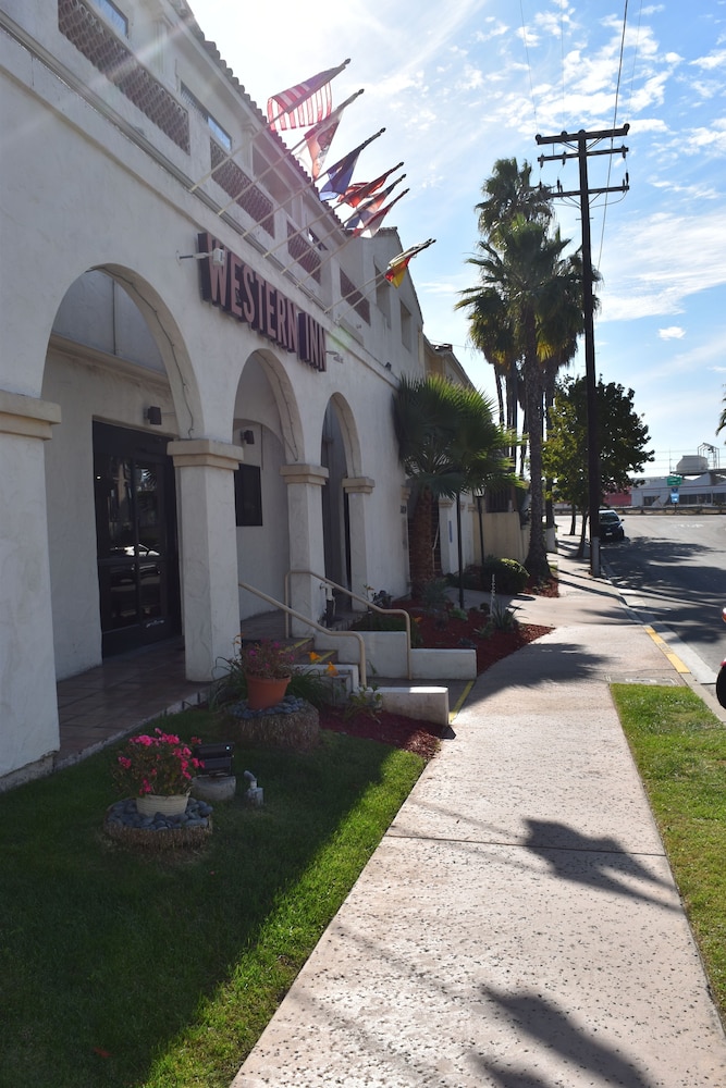 Property entrance, Old Town Western Inn & Suites