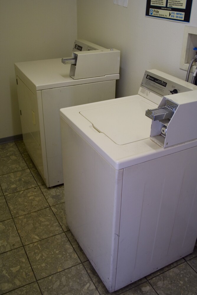 Laundry room, Old Town Western Inn & Suites