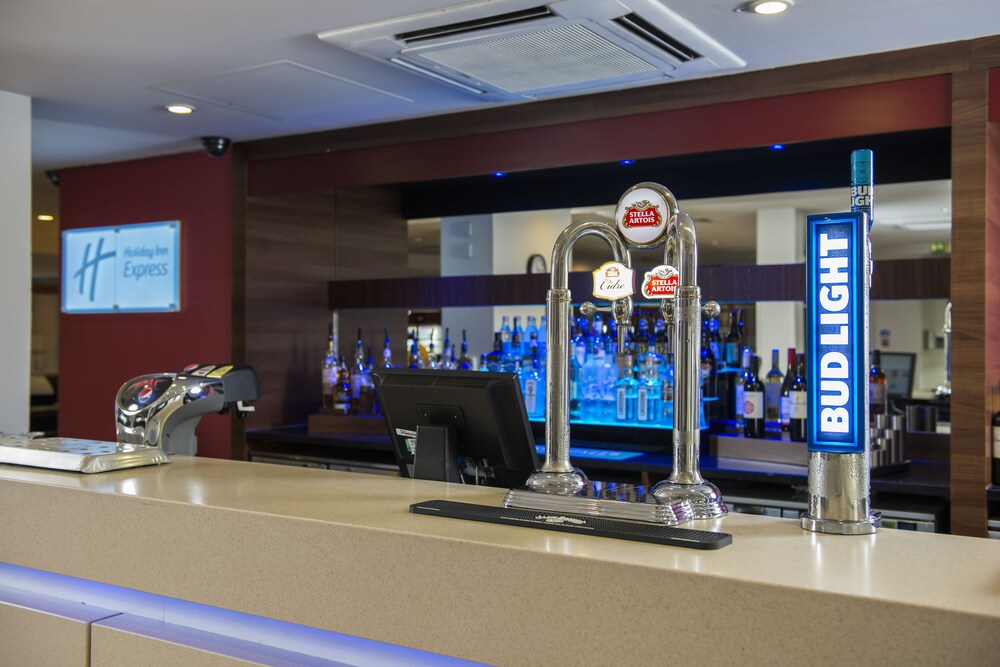 Bar (on property), Holiday Inn Express East Midlands Airport, an IHG Hotel