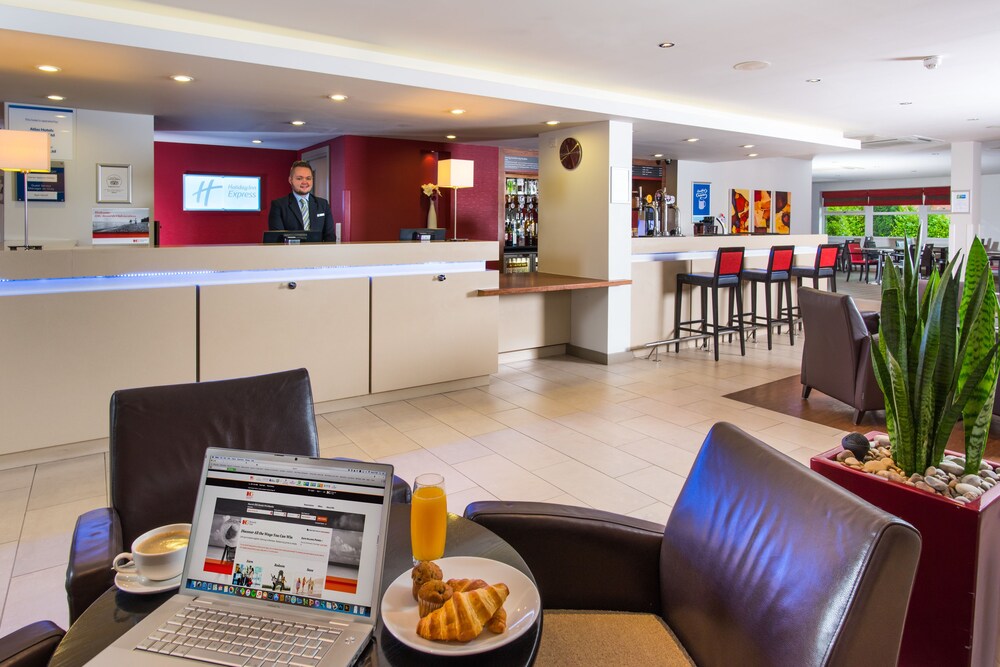 Holiday Inn Express East Midlands Airport, an IHG Hotel