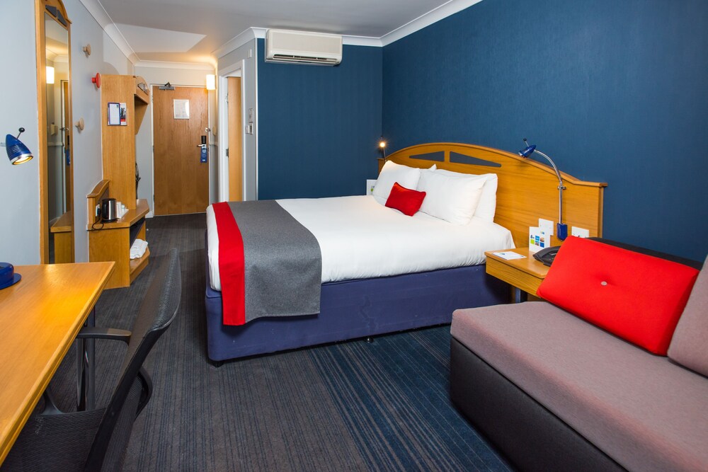 Holiday Inn Express East Midlands Airport, an IHG Hotel