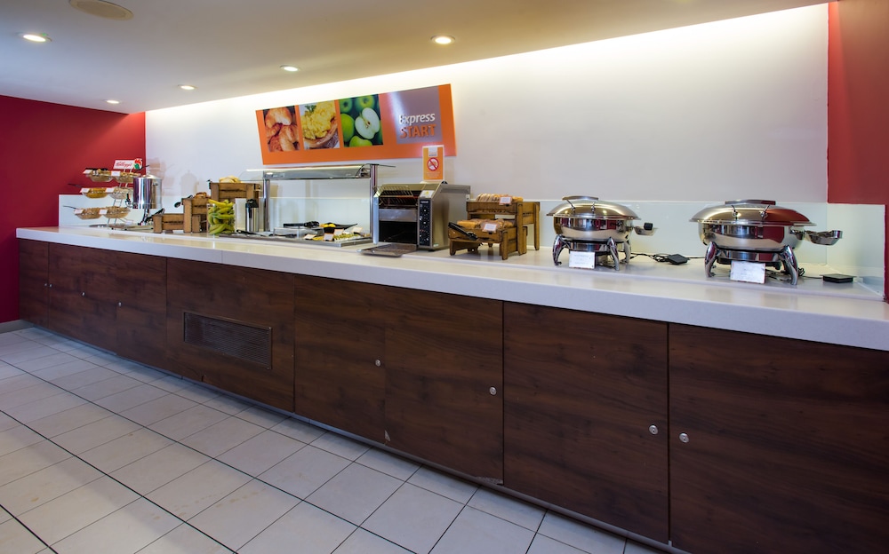 Holiday Inn Express East Midlands Airport, an IHG Hotel