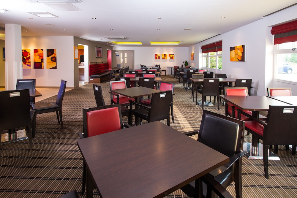 Holiday Inn Express East Midlands Airport, an IHG Hotel