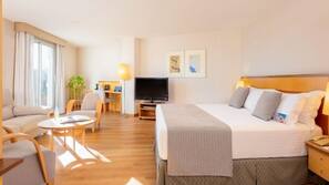 Couette en duvet d'oie, minibar, coffre-forts dans les chambres, bureau