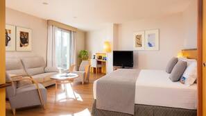 Couette en duvet d'oie, minibar, coffre-forts dans les chambres, bureau