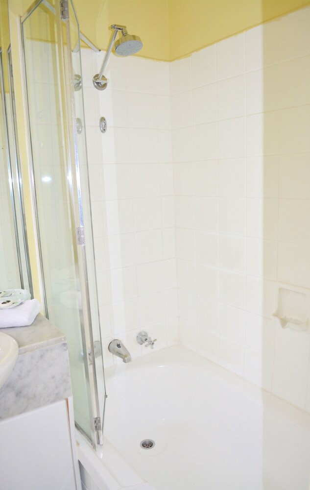 Knightsbridge Apartments