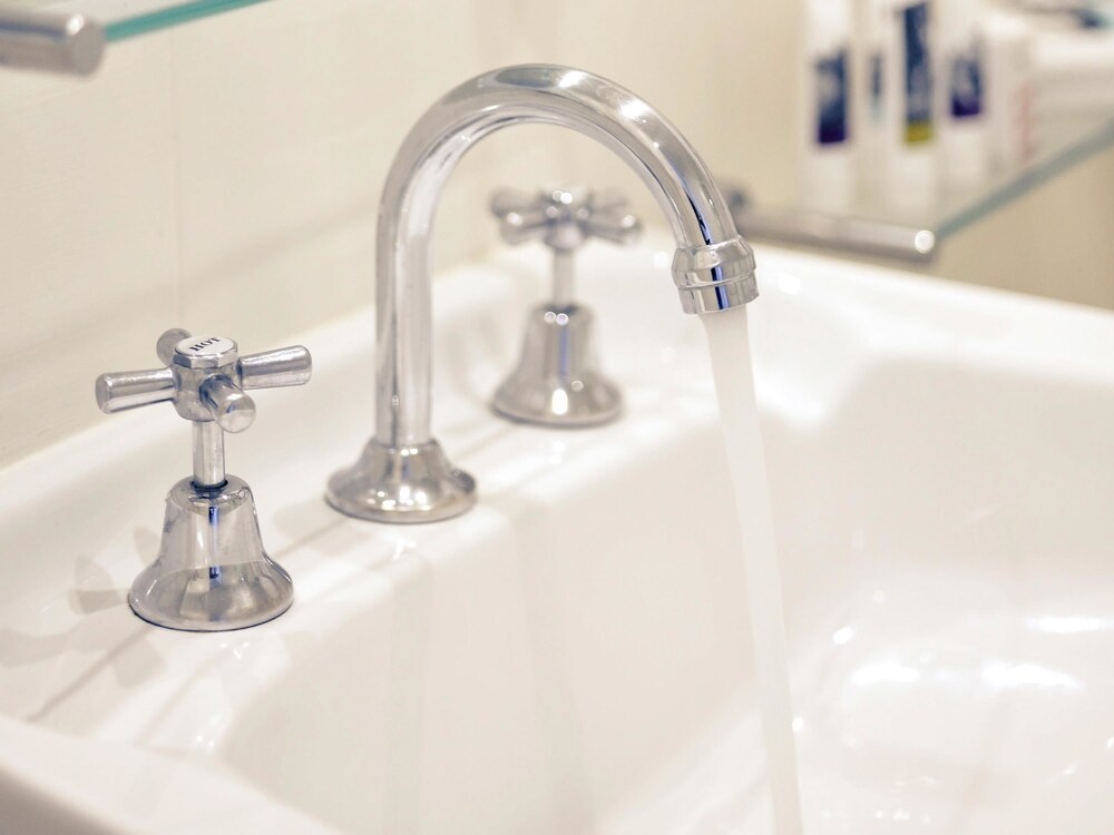 Bathroom, Mercure North Melbourne