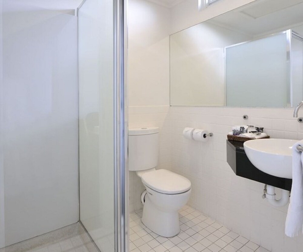 Bathroom, Mercure North Melbourne