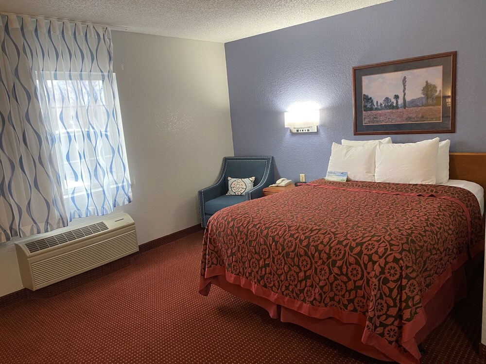 Days Inn & Suites by Wyndham Green Bay WI.