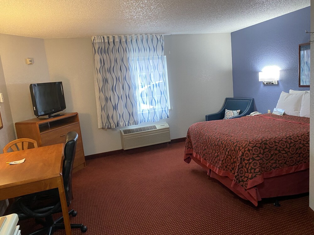 Days Inn & Suites by Wyndham Green Bay WI.