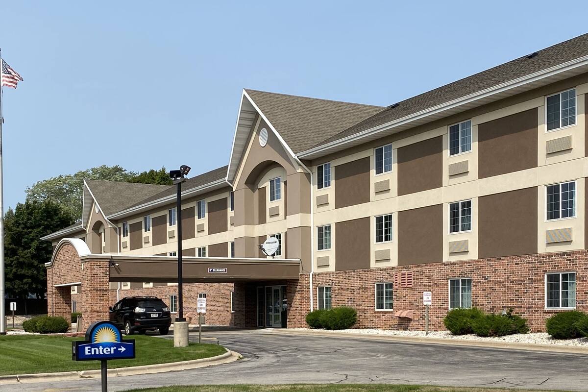 Days Inn Suites By Wyndham Green Bay Wi In Green Bay Wi Expedia