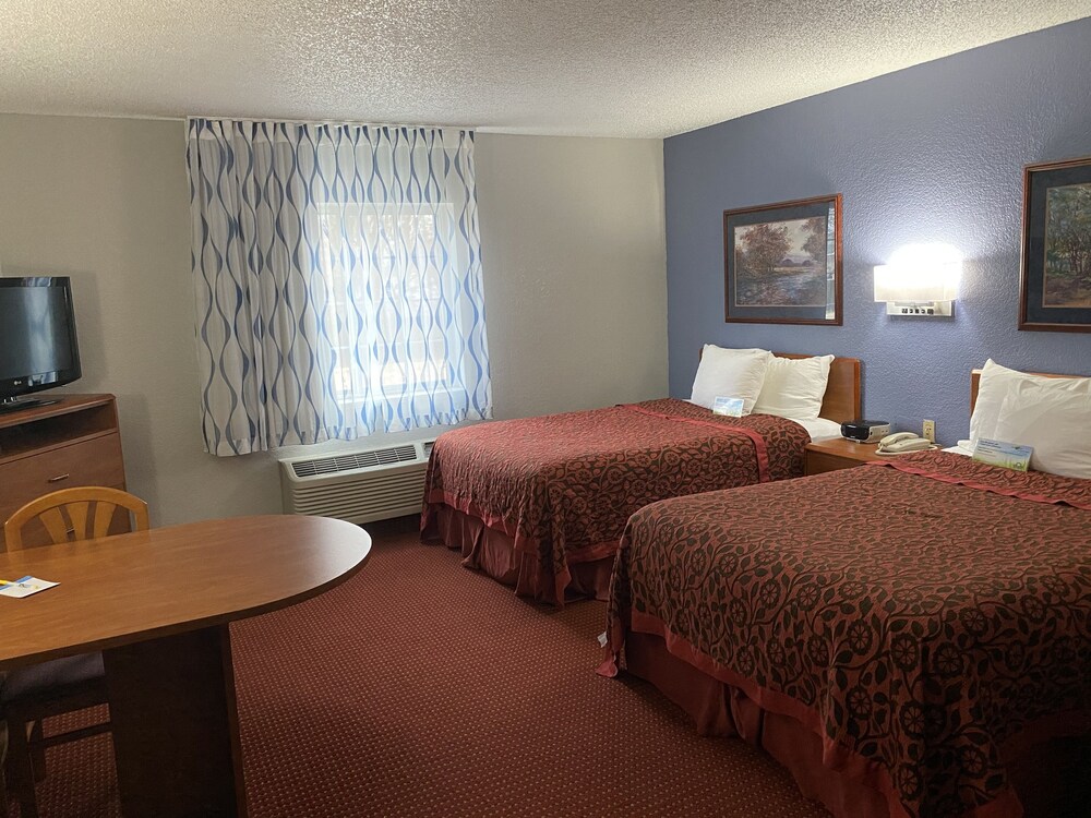 Days Inn & Suites by Wyndham Green Bay WI.