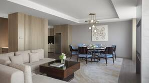 高級寢具、Select Comfort 床墊、迷你吧、保險箱 (可放手提電腦)