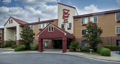 Red Roof Inn & Suites Savannah Airport