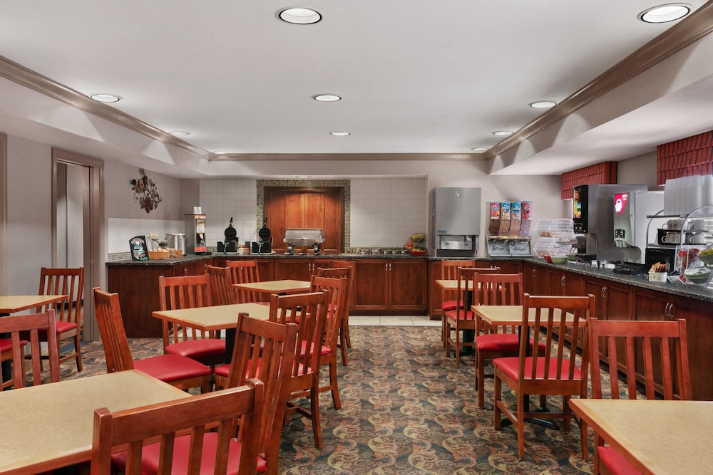 Breakfast area, Hawthorn Suites by Wyndham Lancaster