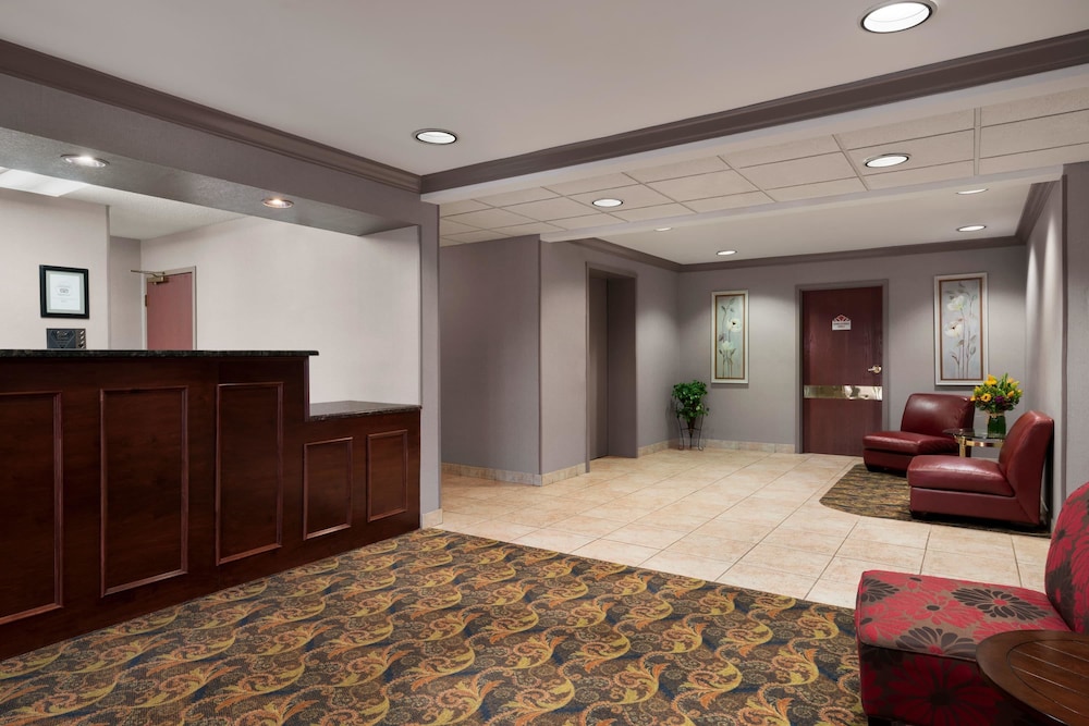 Lobby, Hawthorn Suites by Wyndham Lancaster