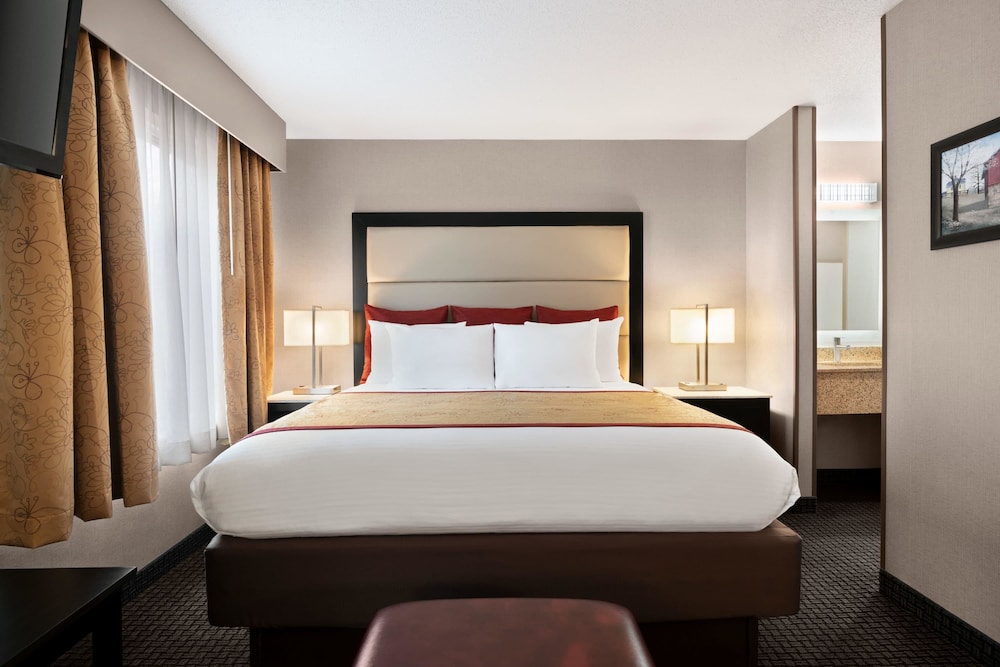 Room, Hawthorn Suites by Wyndham Lancaster