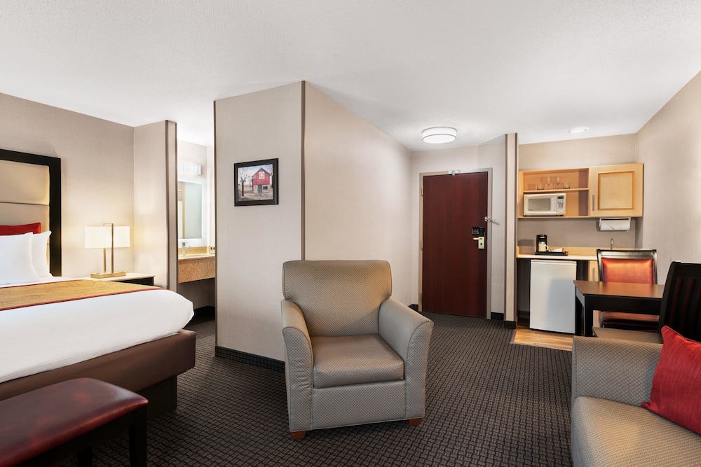 Room, Hawthorn Suites by Wyndham Lancaster