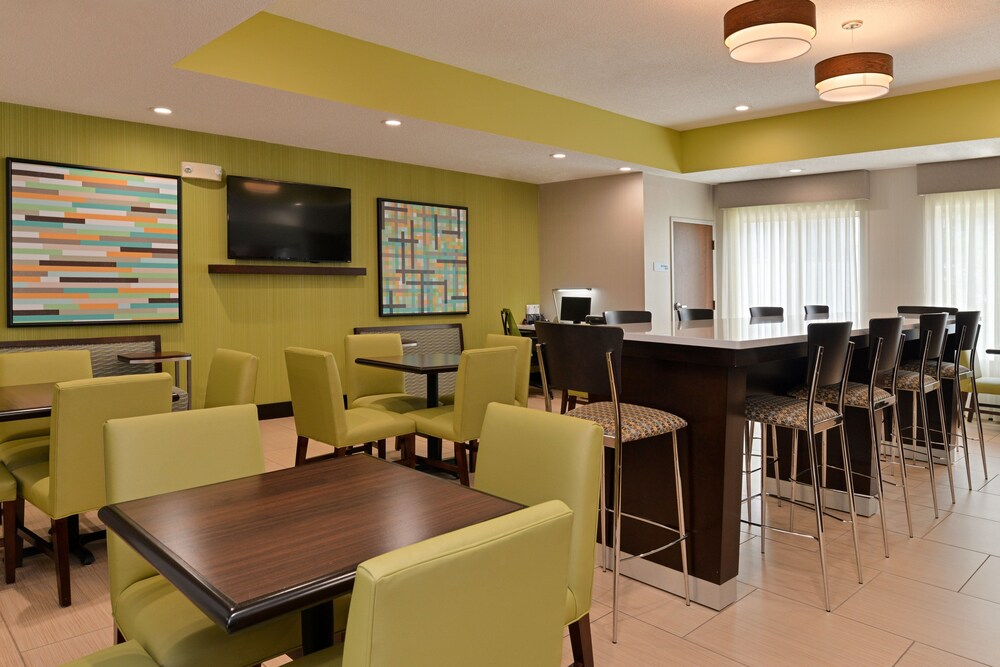 Holiday Inn Express Hotel & Suites Cincinnati-Blue Ash, an IHG Hotel