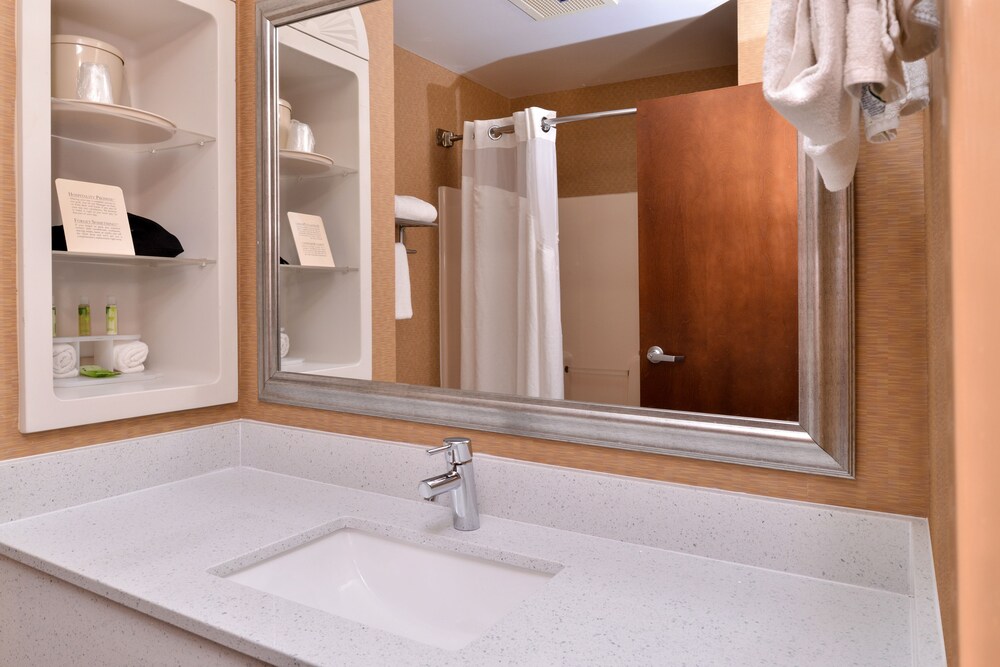 Holiday Inn Express Hotel & Suites Cincinnati-Blue Ash, an IHG Hotel