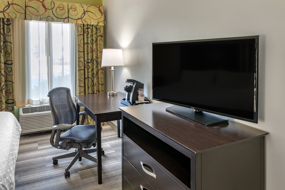 Holiday Inn Express Hotel & Suites Cincinnati-Blue Ash, an IHG Hotel