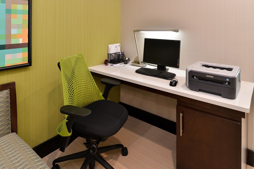 Holiday Inn Express Hotel & Suites Cincinnati-Blue Ash, an IHG Hotel