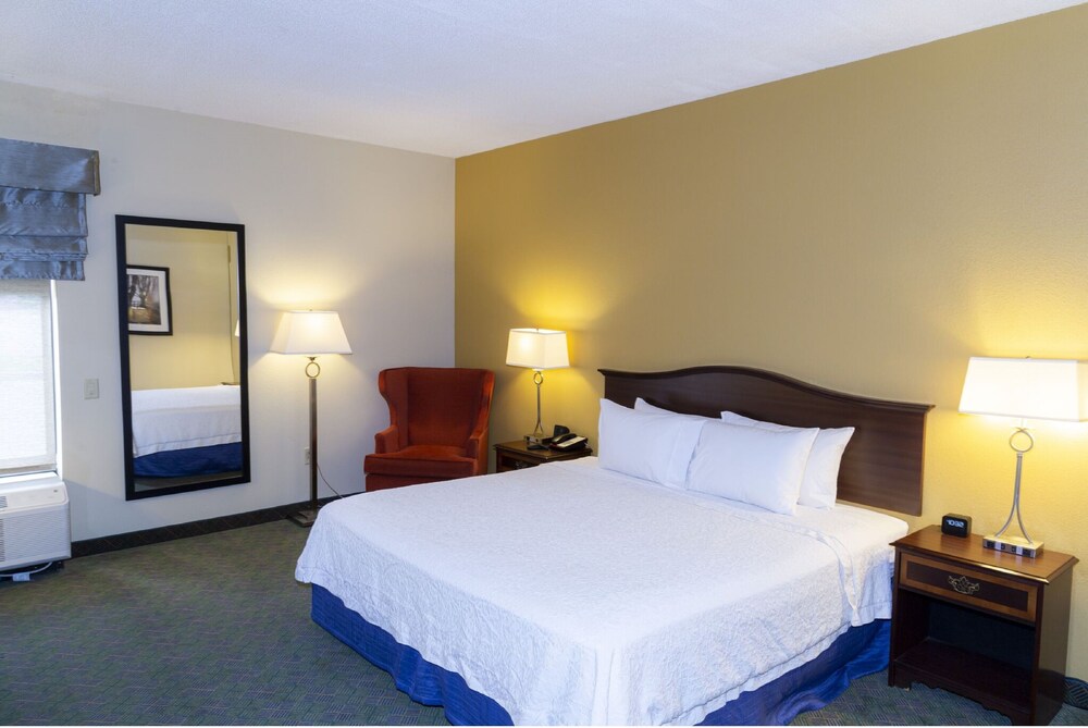 Hampton Inn New Philadelphia