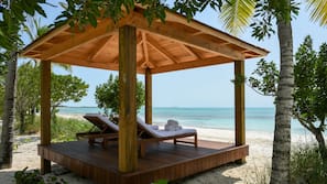 Private beach, white sand, beach towels, water skiing