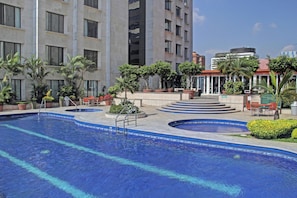 2 outdoor pools, sun loungers