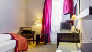 Hypo-allergenic bedding, minibar, in-room safe, desk