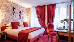 Premium bedding, in-room safe, individually decorated