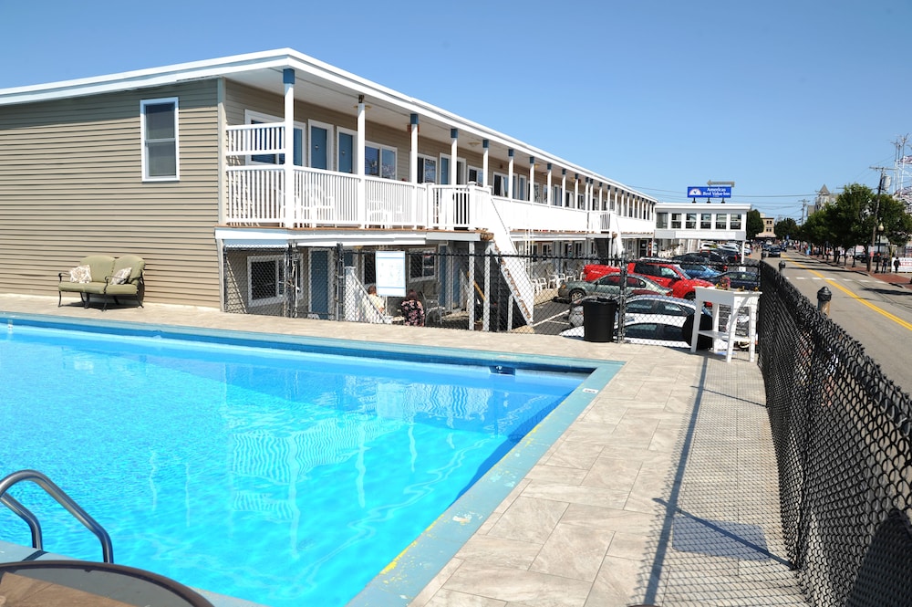 Outdoor pool, Americas Best Value Inn Mt. Royal