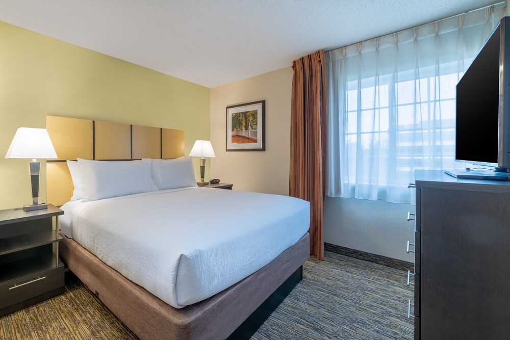 Room, Candlewood Suites Herndon, an IHG Hotel