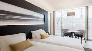 Minibar, in-room safe, desk, iron/ironing board