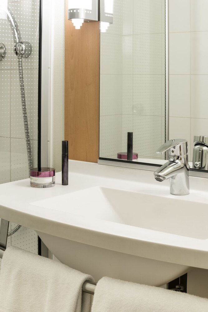 Hotel Ibis Paris Porte De Bercy Hotel Ibis Paris Porte De Bercy