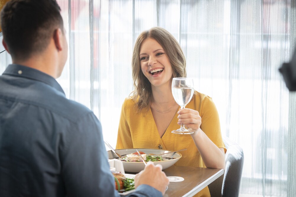 Family dining, Maldron Hotel Belfast International Airport