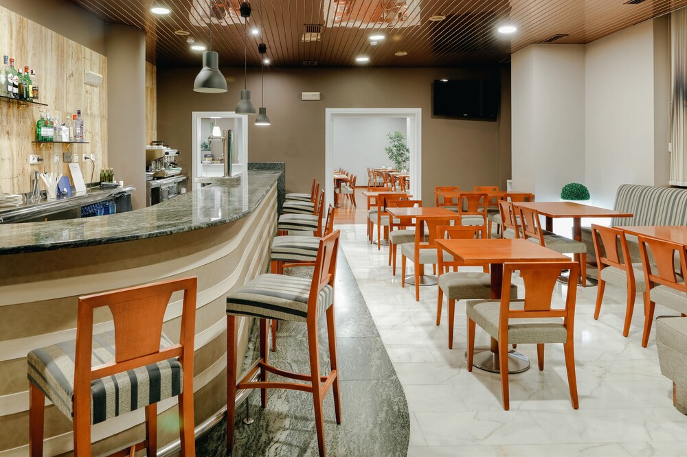 Hesperia Vigo In Vigo Hotel Rates Reviews On Orbitz